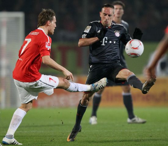 两人不幸遇 两人不幸遇